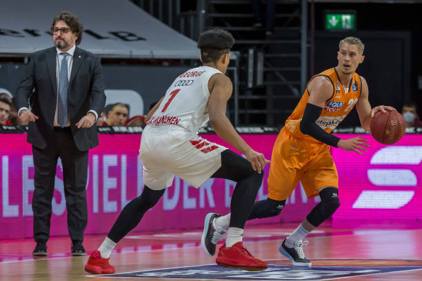 仅展现了他 仅展现了他