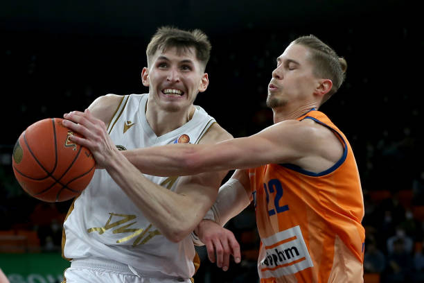 随着欢呼和 随着欢呼和